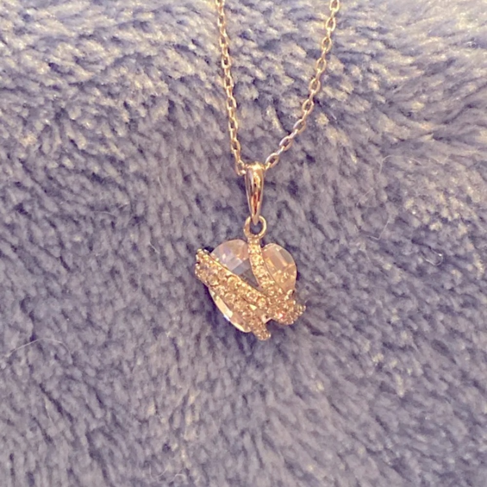 🍭🌟 🩵NWT sparkly heart necklace
